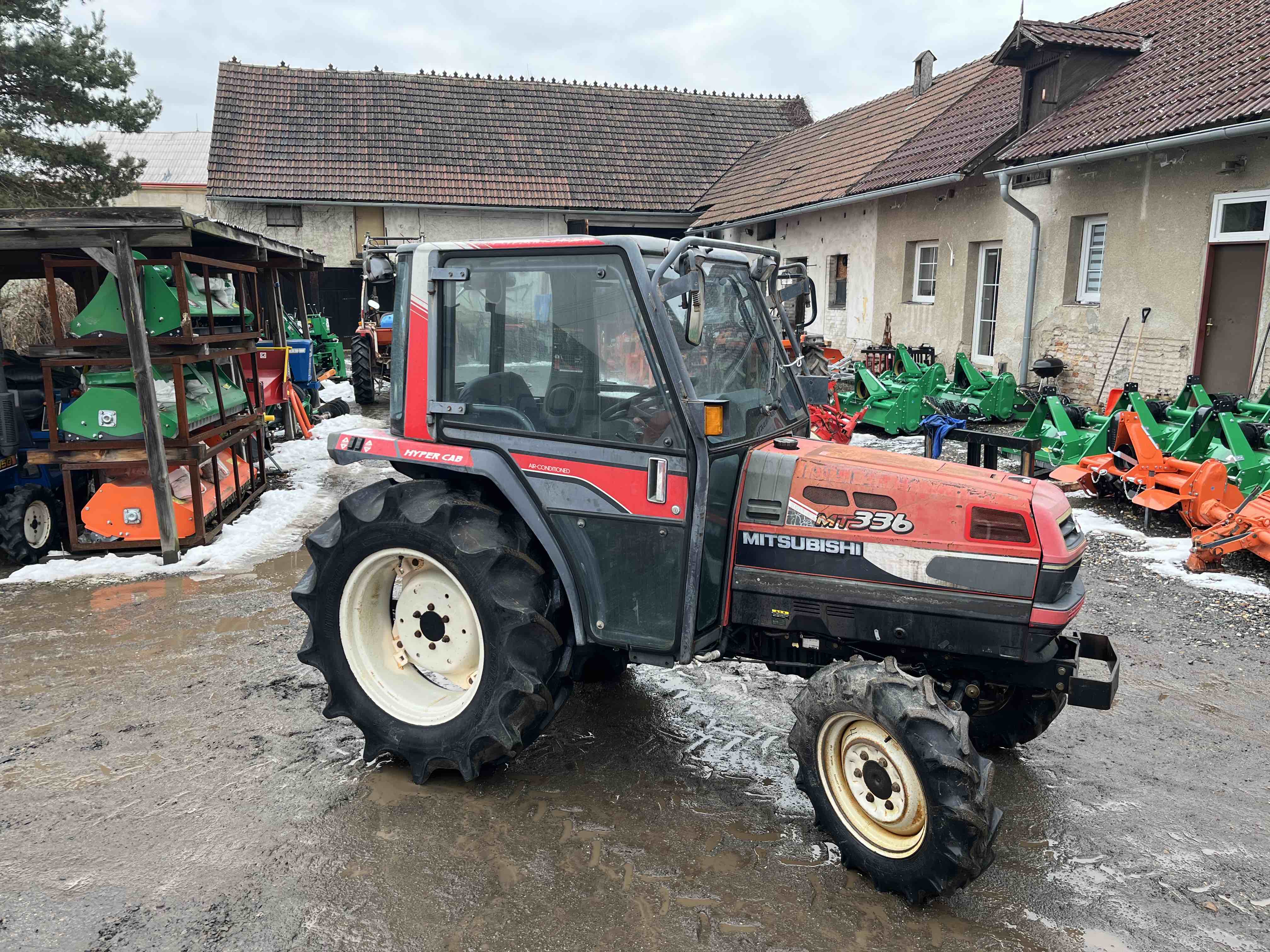 Mitsubishi MT 336 D , 4x4 ( č.k. 95210) s originální plnohodnotnou kabinou + klima 