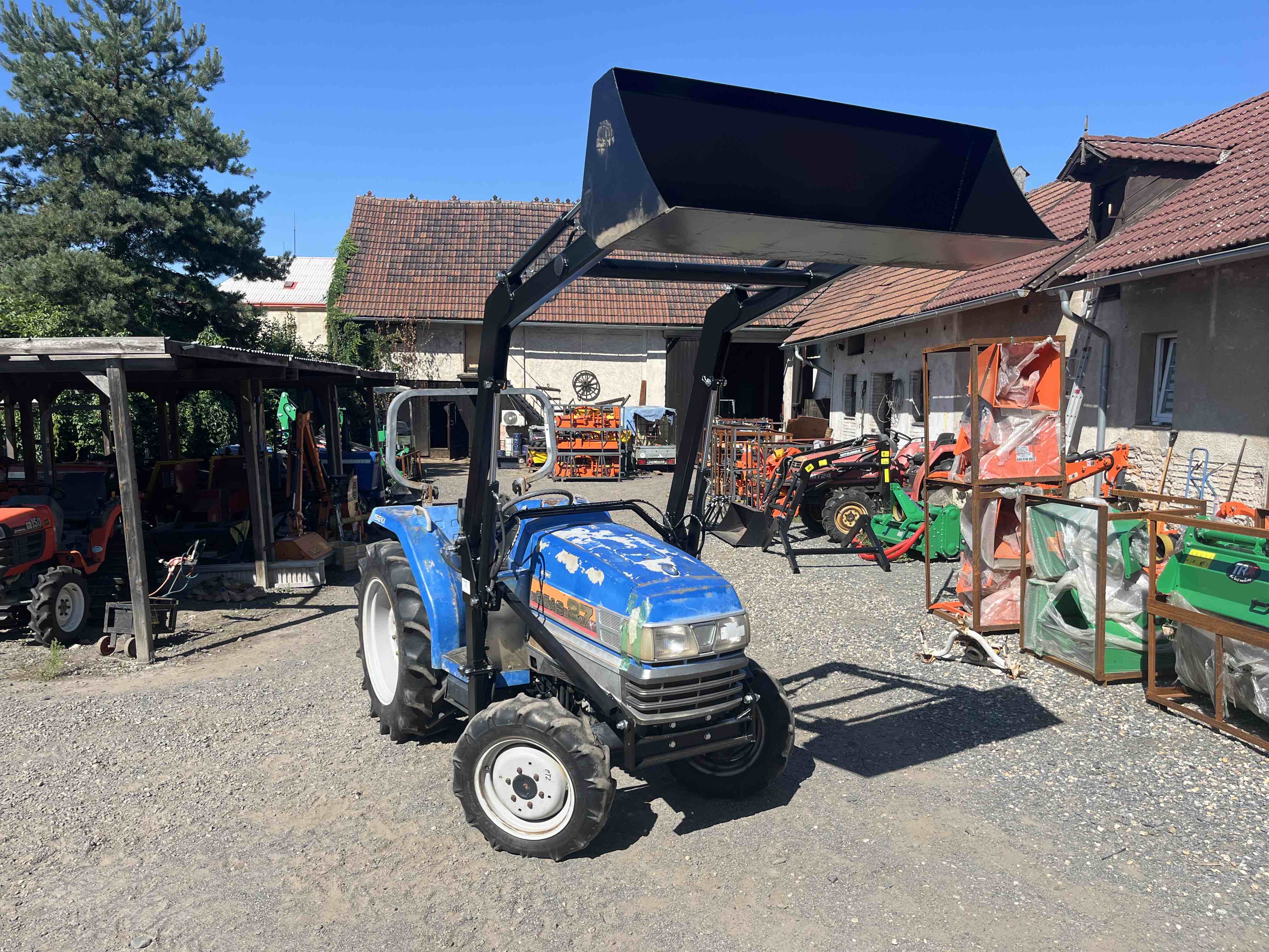 Iseki TG 27 GEAS , 4x4 č.k. 000670 s novým čelním nakladačem KP-002