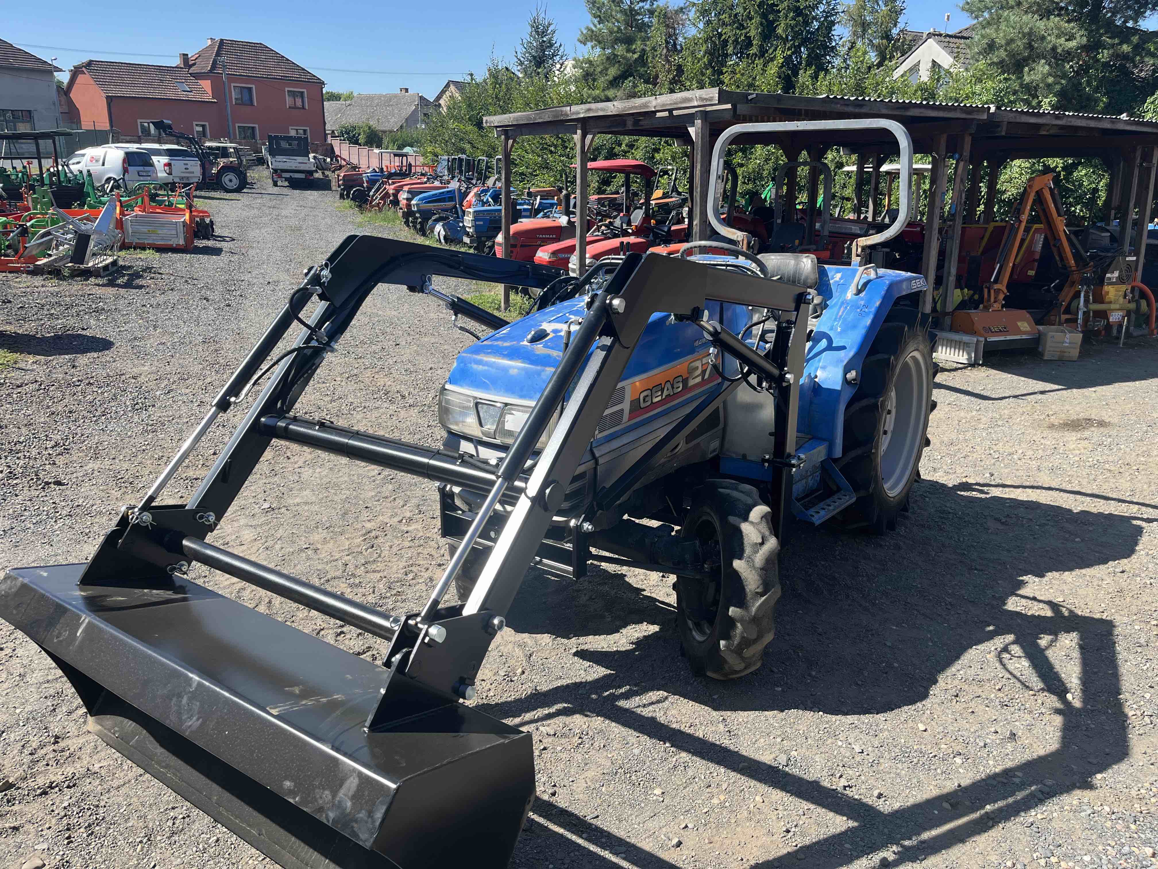 Iseki TG 27 GEAS , 4x4 č.k. 000670 s novým čelním nakladačem KP-002