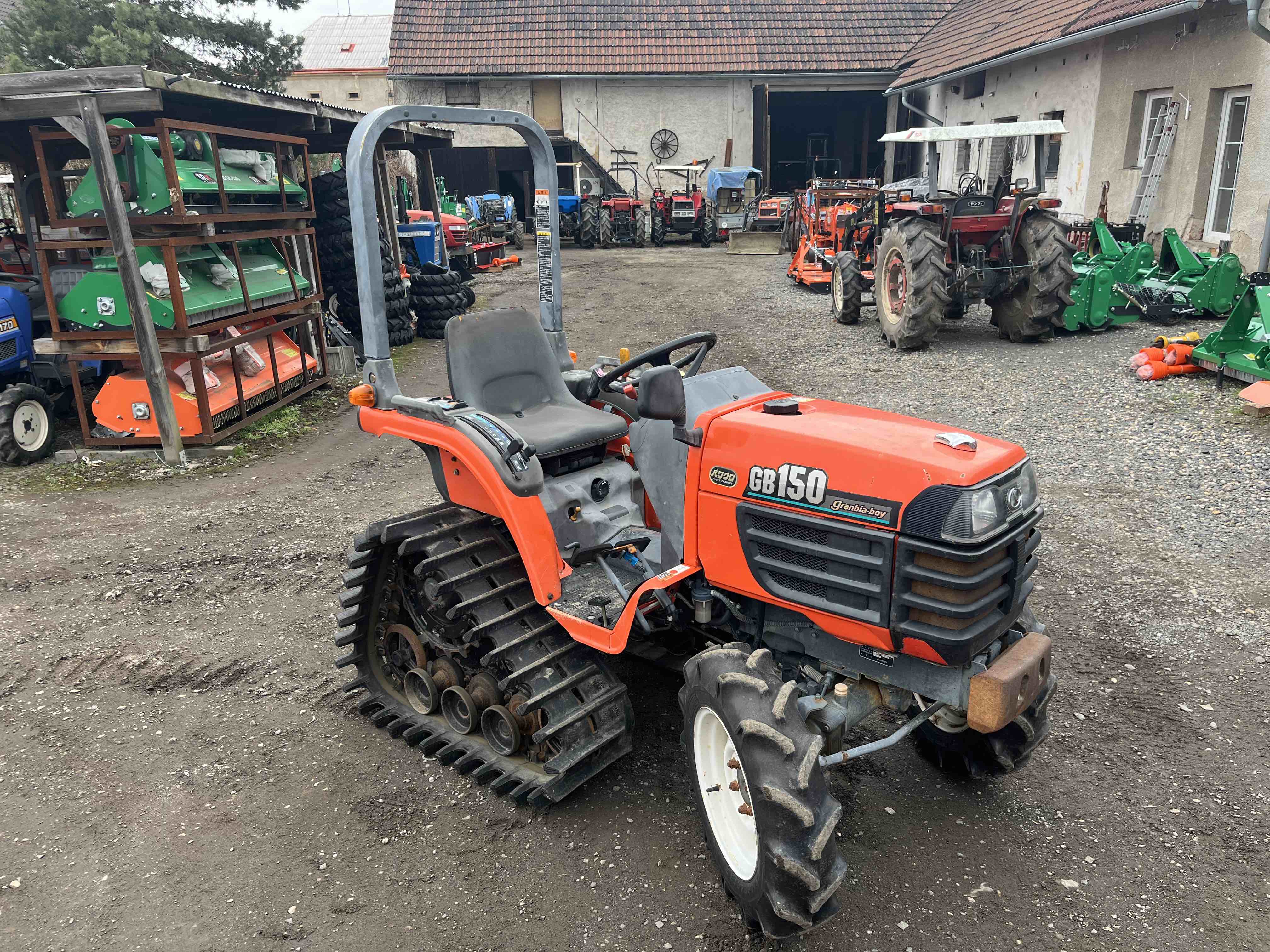 Kubota GB 150 , 4x4 ( č.k. 21024) na zadních pásech 