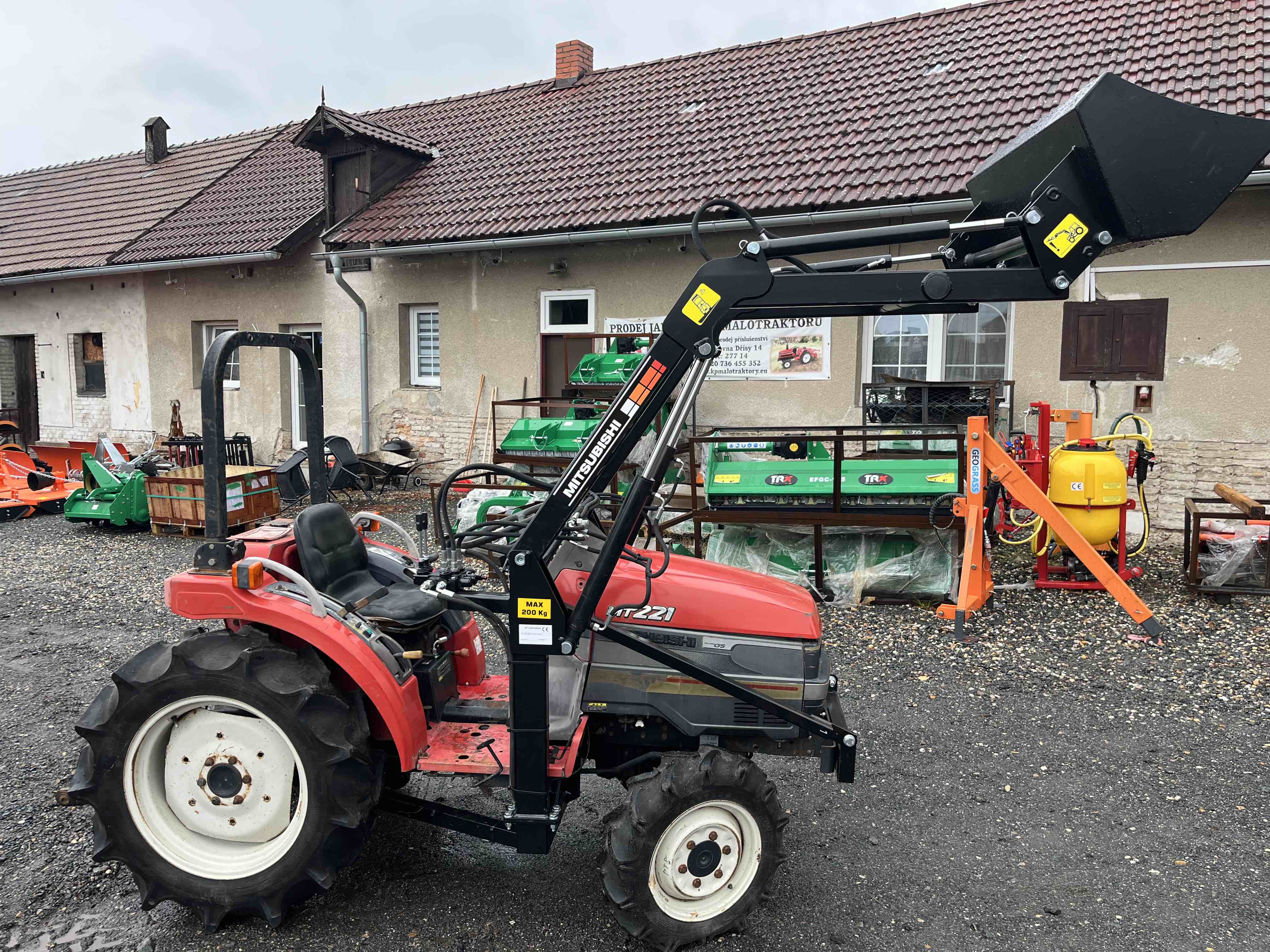 Mitsubishi MT 221 D , 4x4 ( č.k. 70017) s novým čelním nakladačem KP-002