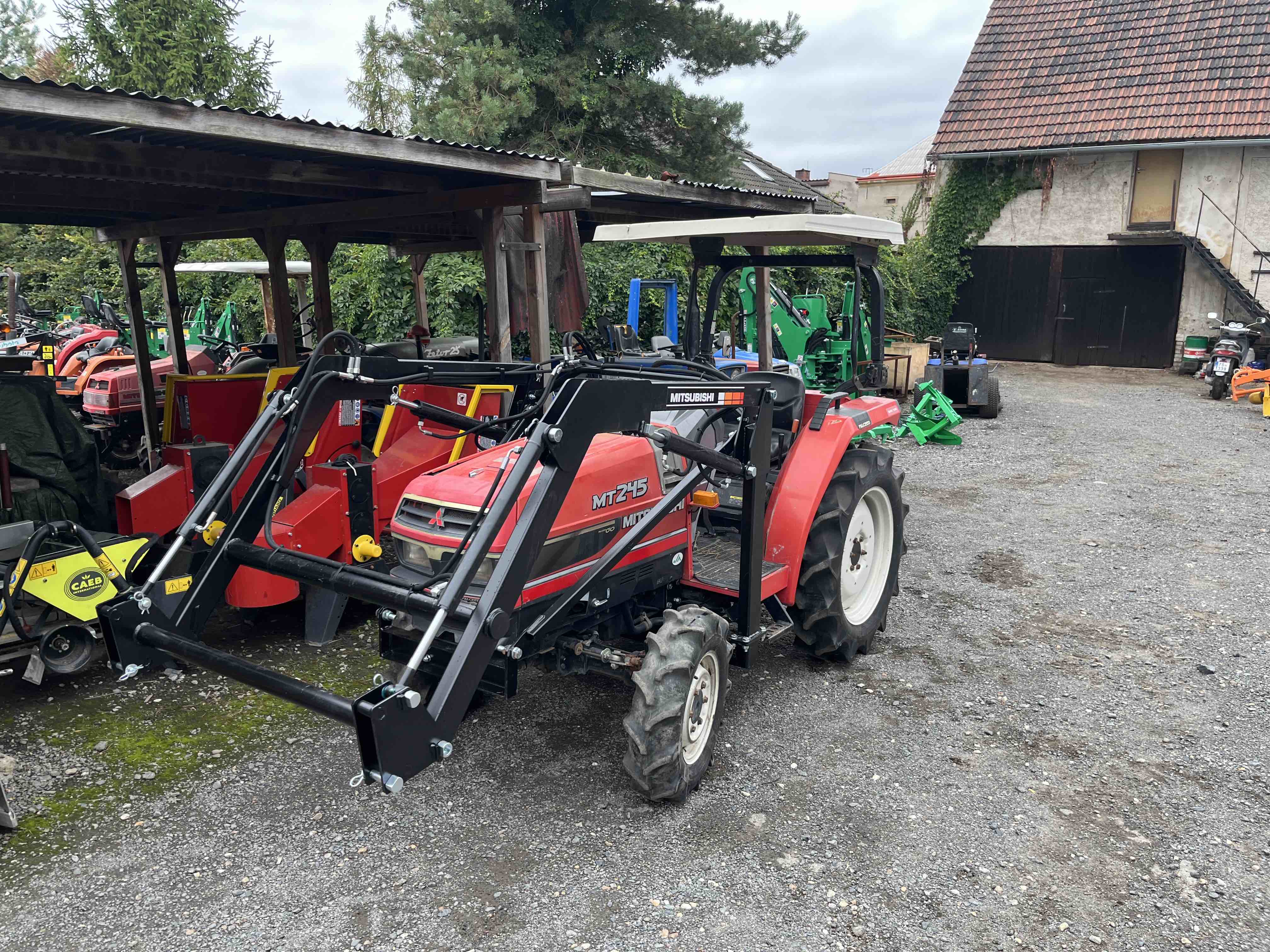 Mitsubishi MT 245 D , 4x4 ( č.k. 50695) s novým čelním nakladačem KP-002