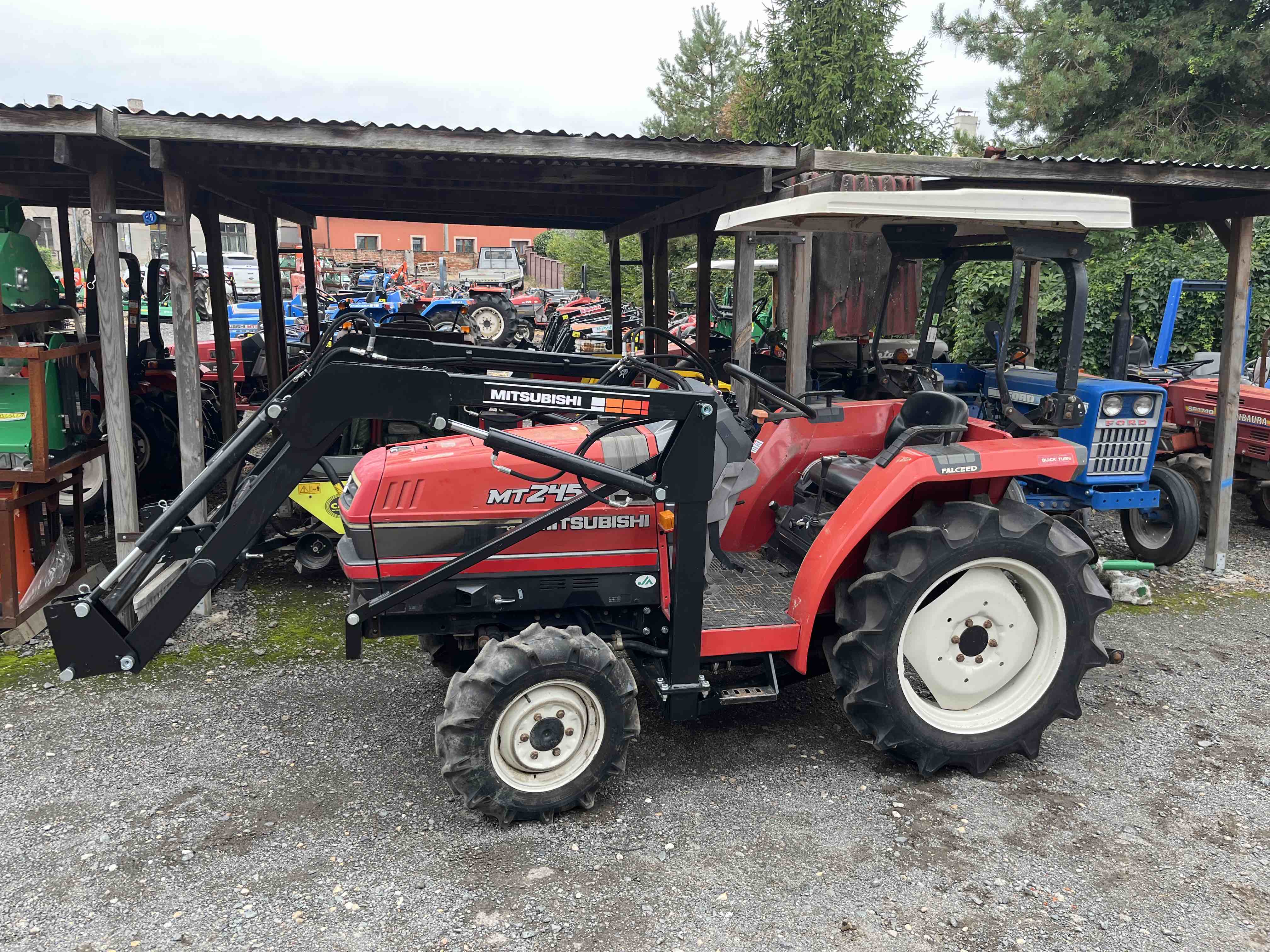 Mitsubishi MT 245 D , 4x4 ( č.k. 50695) s novým čelním nakladačem KP-002