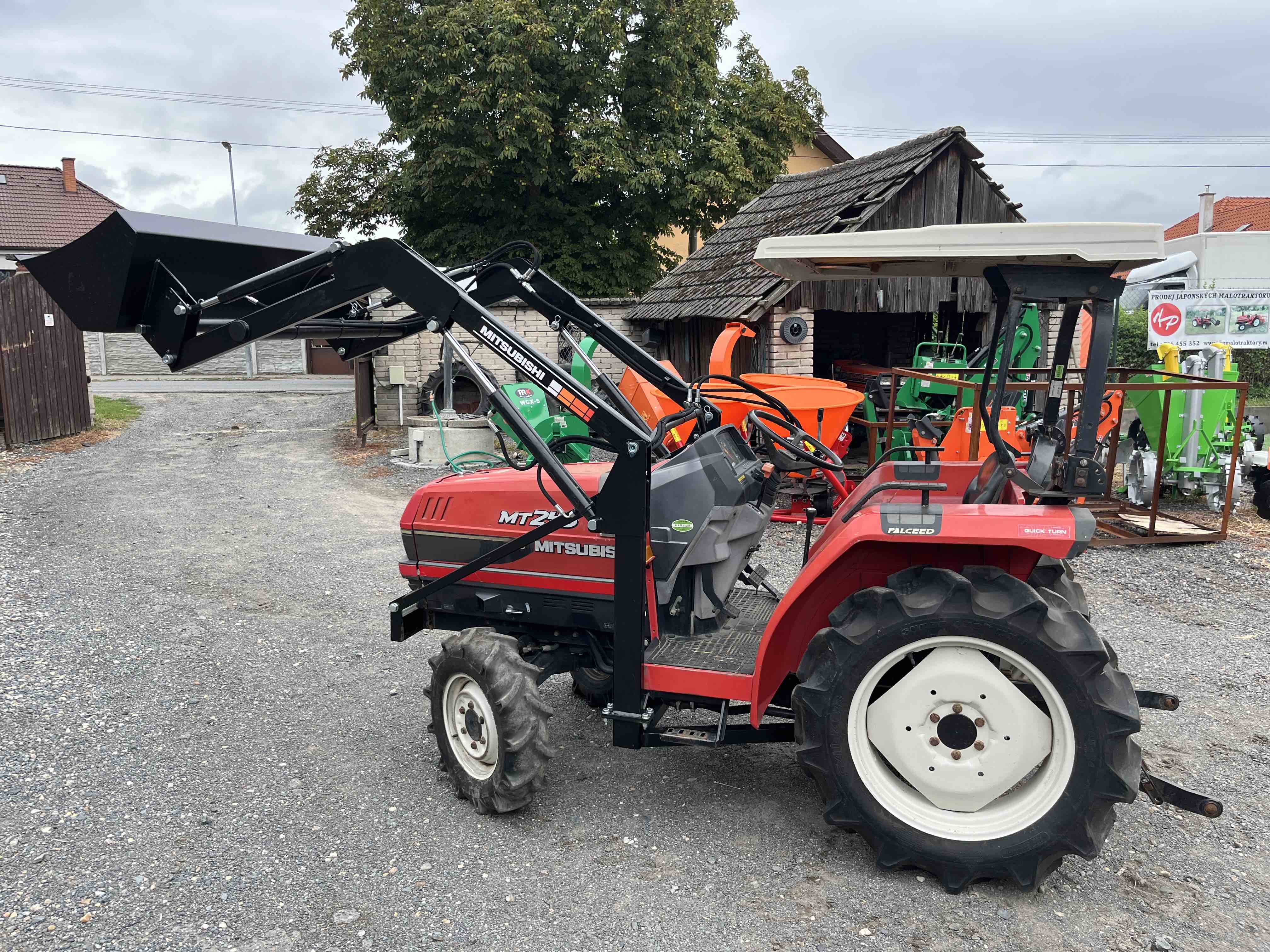 Mitsubishi MT 245 D , 4x4 ( č.k. 50695) s novým čelním nakladačem KP-002
