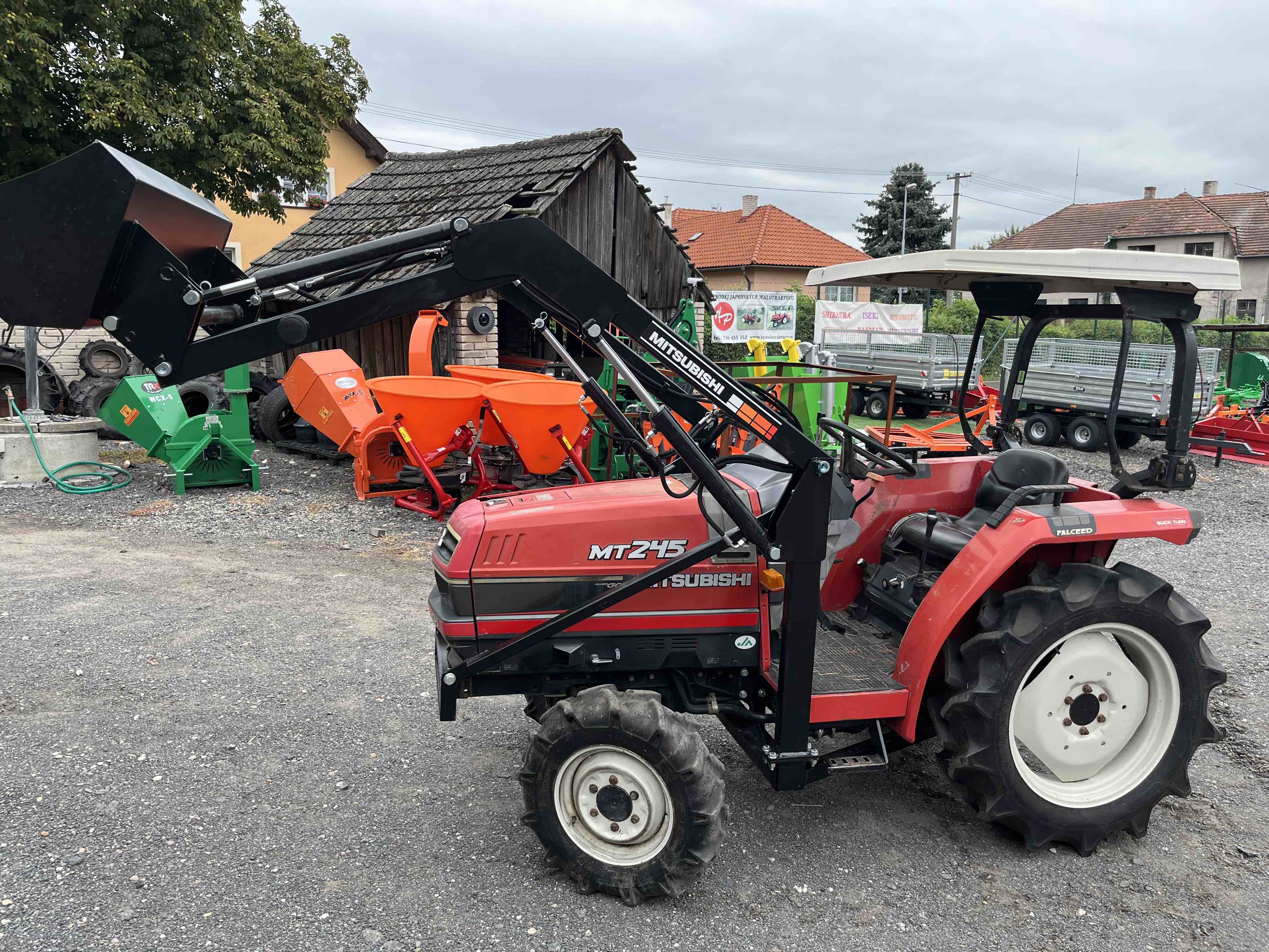 Mitsubishi MT 245 D , 4x4 ( č.k. 50695) s novým čelním nakladačem KP-002