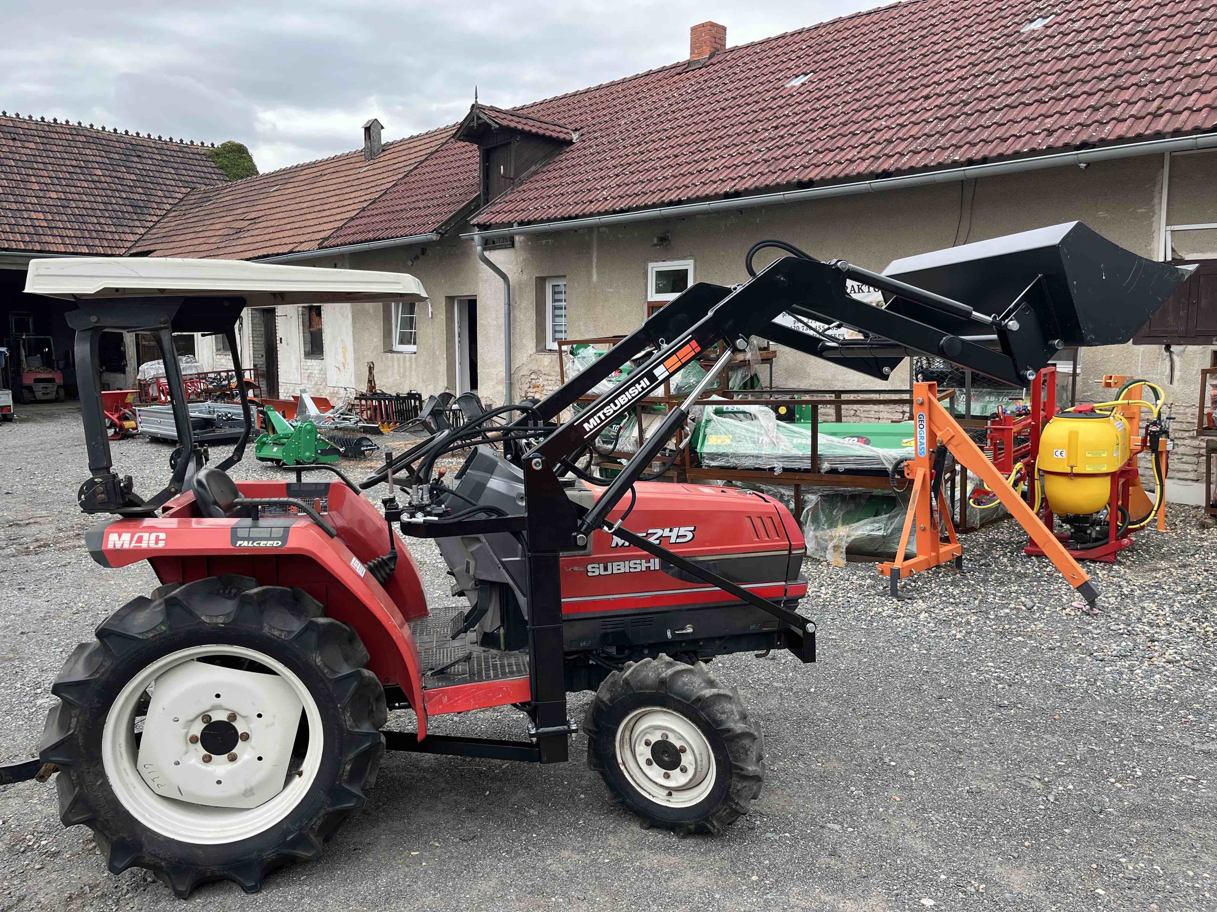 Mitsubishi MT 245 D , 4x4 ( č.k. 50695) s novým čelním nakladačem KP-002