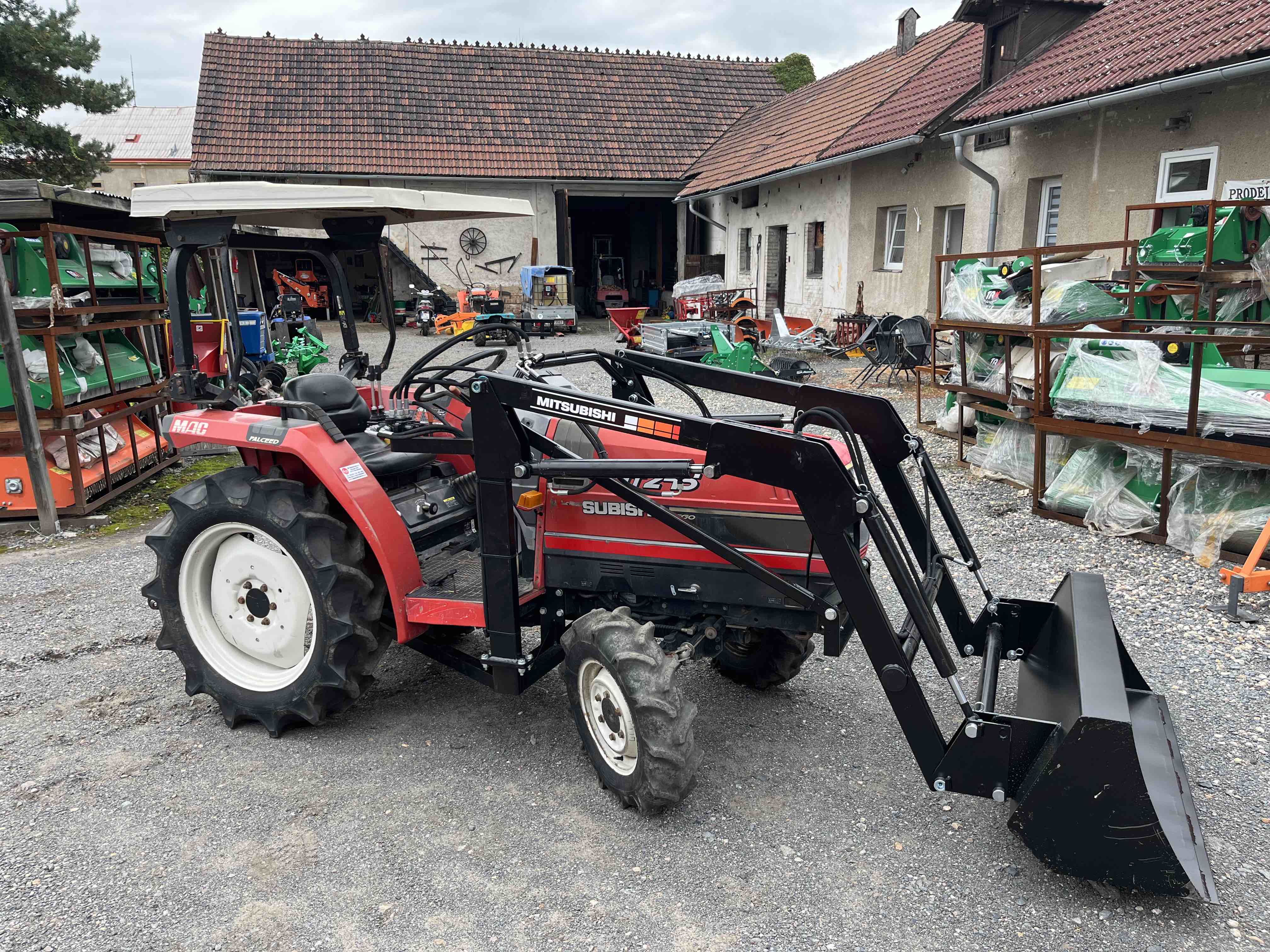 Mitsubishi MT 245 D , 4x4 ( č.k. 50695) s novým čelním nakladačem KP-002