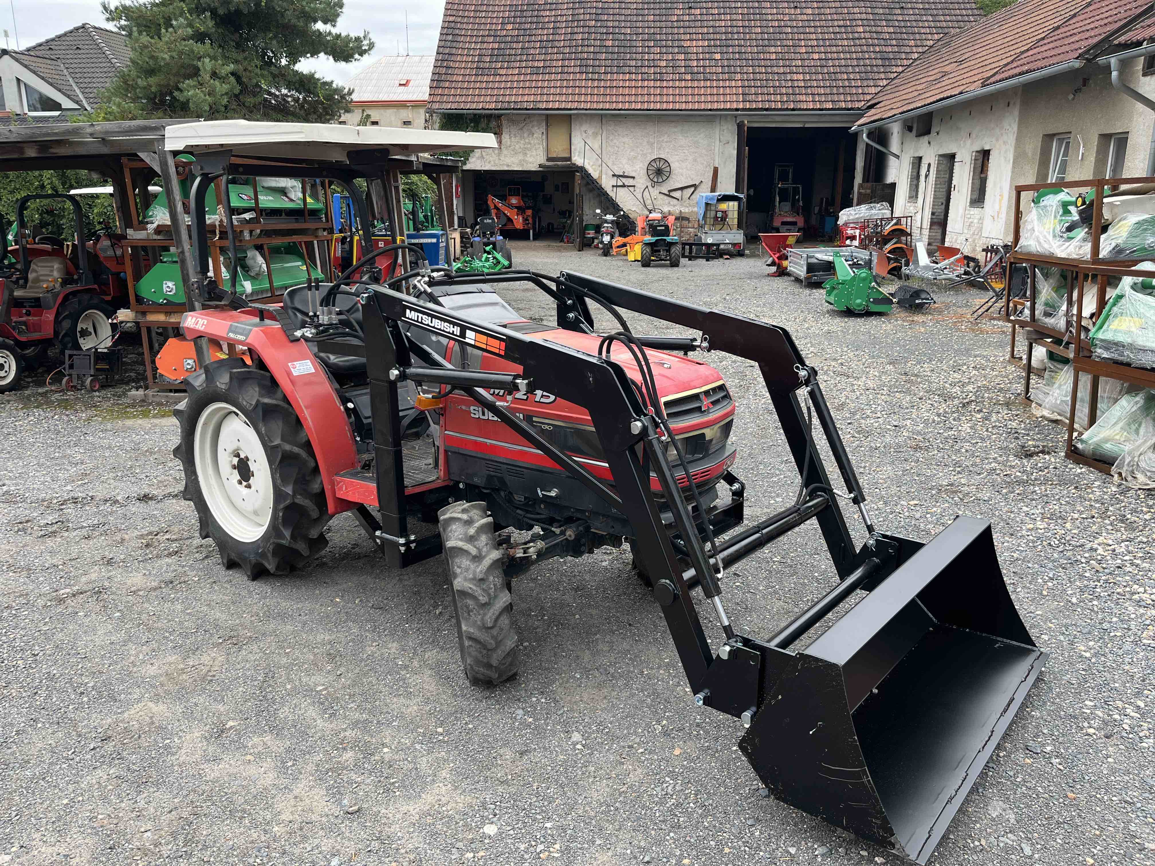 Mitsubishi MT 245 D , 4x4 ( č.k. 50695) s novým čelním nakladačem KP-002