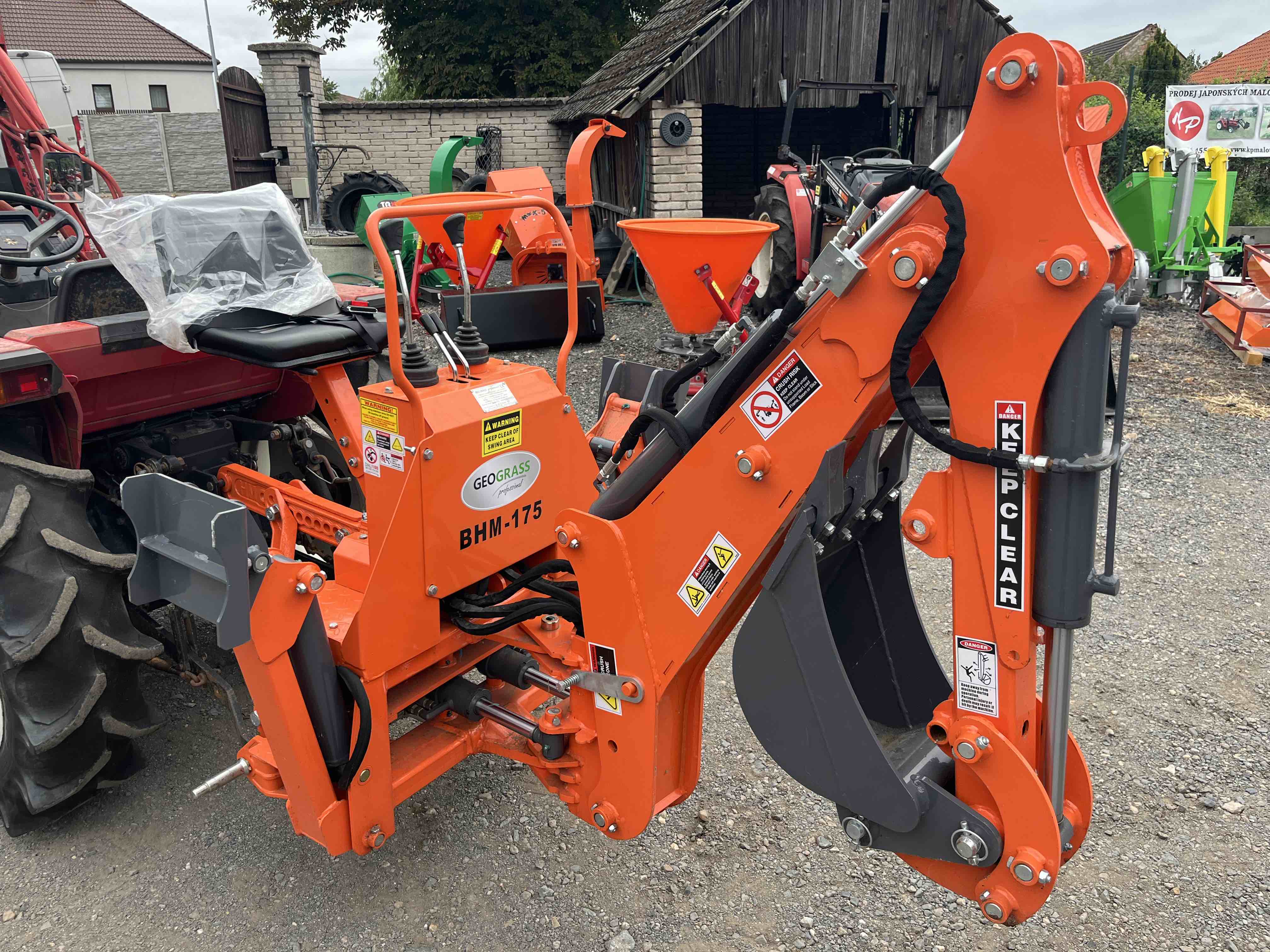 Mitsubishi MT 26 D , 4x4 s originálním čelním nakladačem ( č.k. 53678) + nový podkop BHM 175 