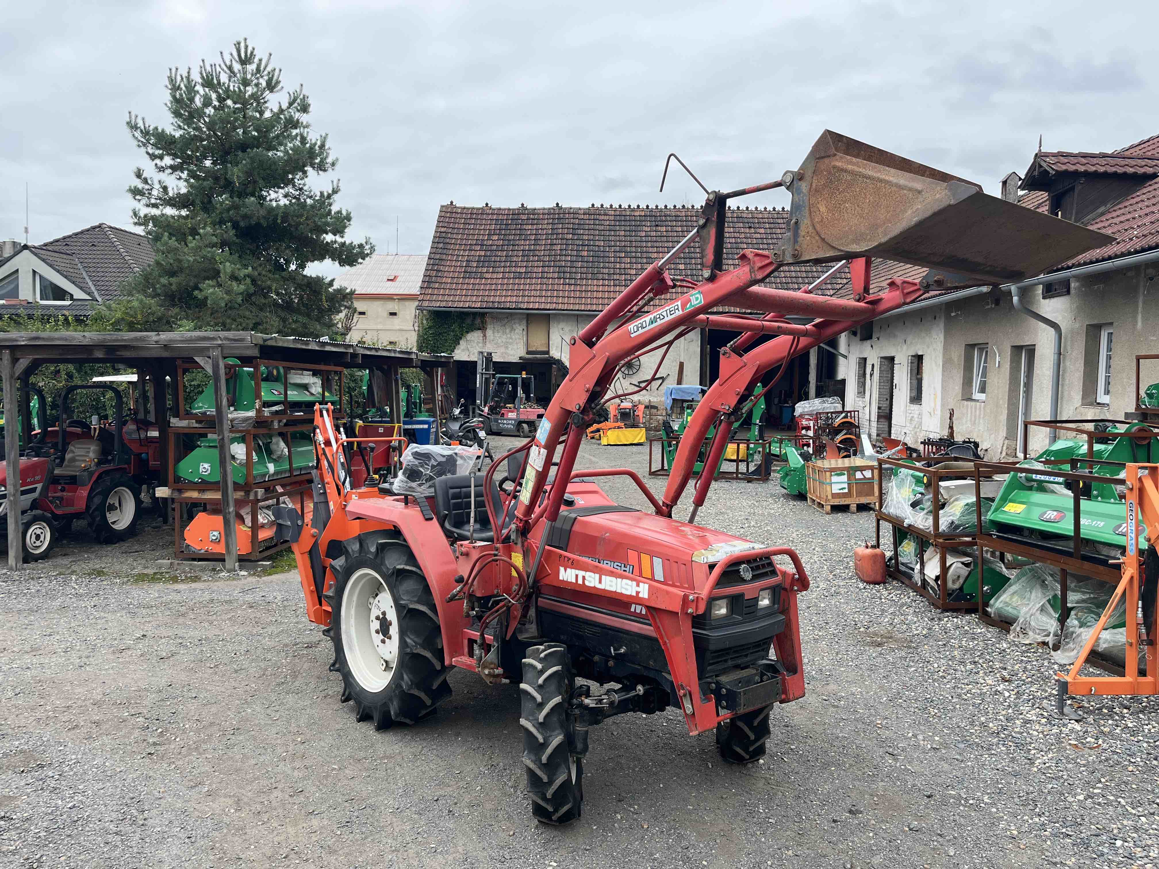 Mitsubishi MT 26 D , 4x4 s originálním čelním nakladačem ( č.k. 53678) + nový podkop BHM 175 