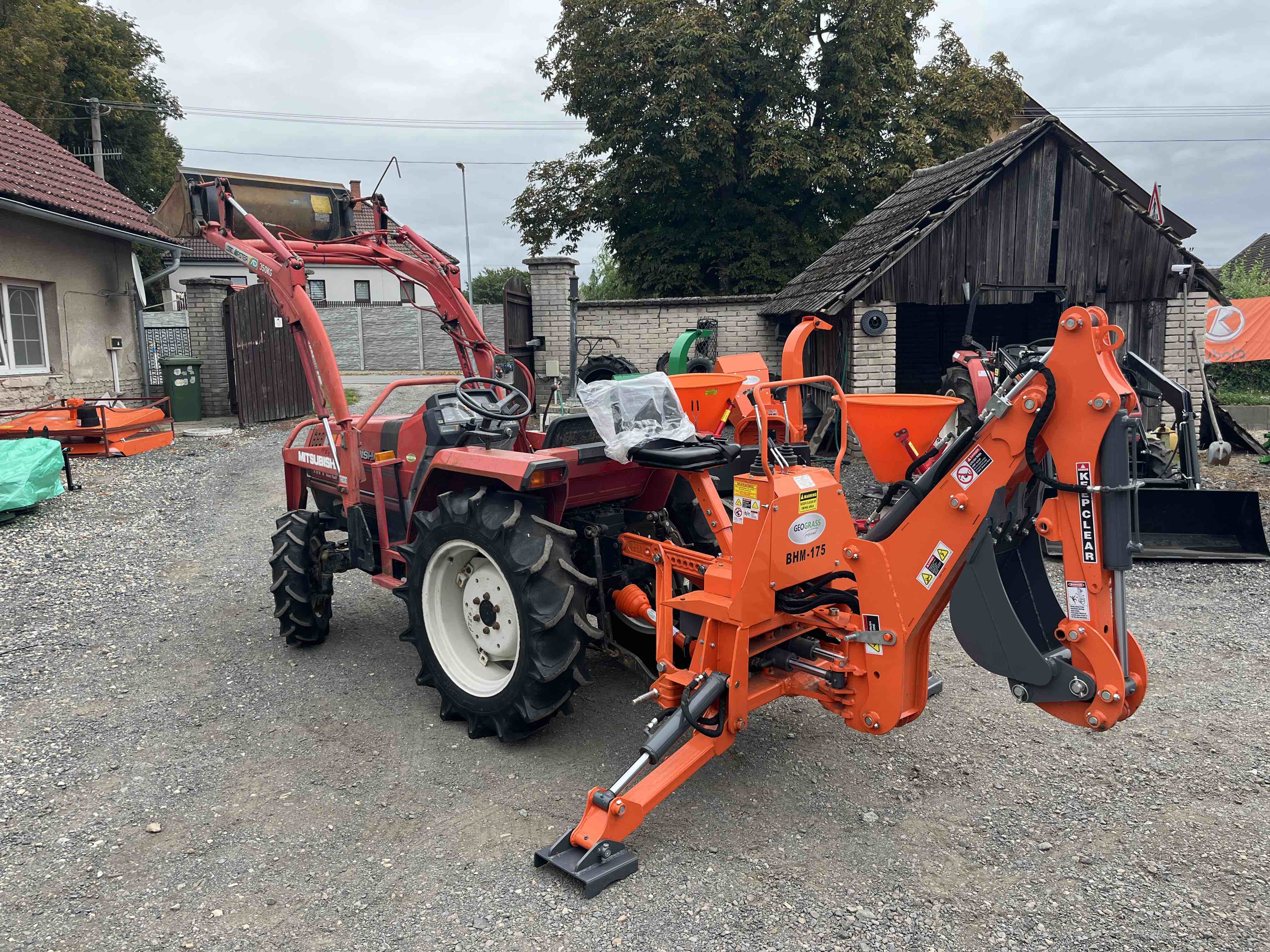 Mitsubishi MT 26 D , 4x4 s originálním čelním nakladačem ( č.k. 53678) + nový podkop BHM 175 